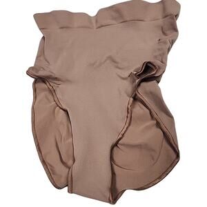 Skims Seamless Sculpt Mid Brief Color Clay NWOT Size M